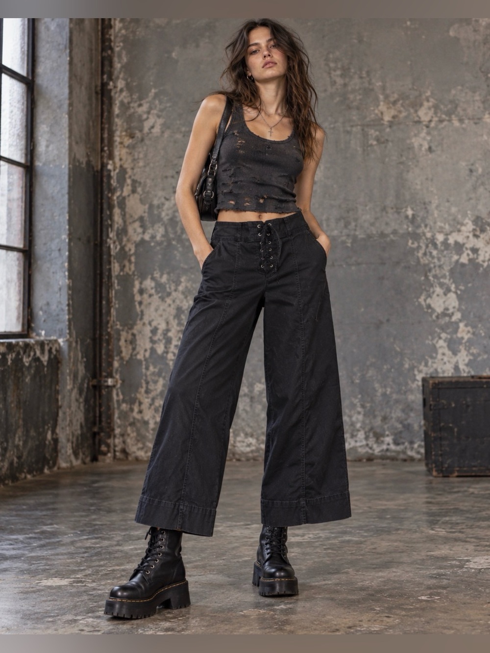 Vtg Y2K GAP Black Lace-Up Wide Leg Cropped Chinos - Size 6 Excellent Condition